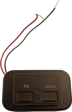 Dobbelt USB-uttak (standard og PD)